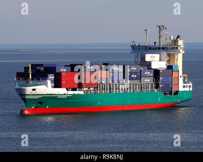 Container Feeder Schiff Stockfoto