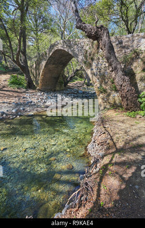 Kelefos Brücke. Berühmteste von den noch verbliebenen mittelalterlichen Brücken in Zypern. Bezirk Paphos Stockfoto