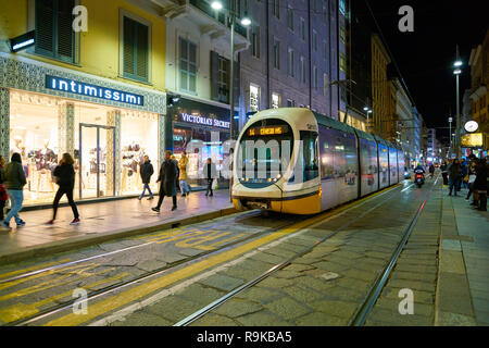 Mailand, Italien - ca. November 2017: Straßenbahn in der Stadt Mailand. Stockfoto