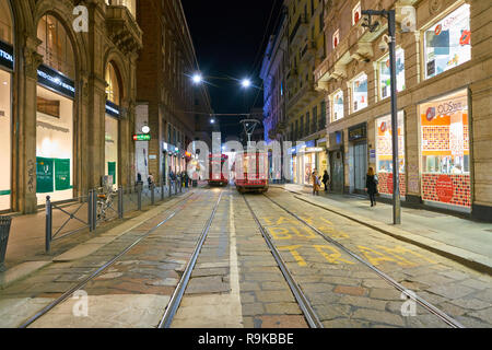 Mailand, Italien - ca. November 2017: Straßenbahn in der Stadt Mailand. Stockfoto