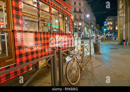 Mailand, Italien - ca. November 2017: Straßenbahn in der Stadt Mailand. Stockfoto