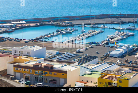 Morro Jable, Spanien - 8. Dezember 2018: Luftaufnahme der Hafen von Morro Jable an der Südküste der Insel Fuerteventura, Kanarische Inseln, Spanien Stockfoto