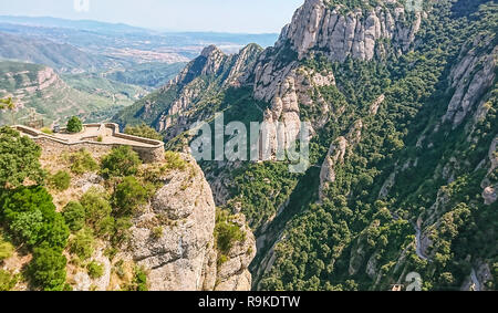 Fragment der Montserrat, Ansicht vom Berg und auf der Aussichtsplattform. Lage: 50 Km von Barcelona, Spanien. Stockfoto