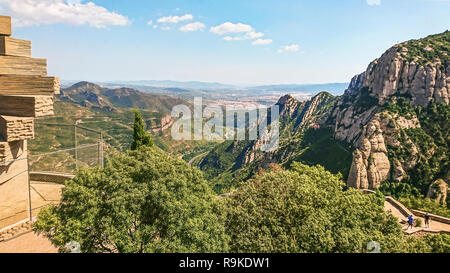 Fragment der Montserrat, Ansicht vom Berg und auf der Aussichtsplattform. Lage: 50 Km von Barcelona, Spanien. Stockfoto