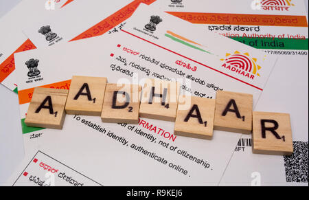 Maski, Karnataka, Indien - Dezember 22,2018: Aadhaar Karte, die von der indischen Regierung als ein Personalausweis ausgestellt wird. Stockfoto