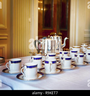 Schöne Tabelle Einstellung für hohe Tee Zeremonie - Tea time Stockfoto