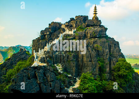 Schönen Sonnenuntergang Landschaft Sicht von oben Mua Höhle Berg, Ninh Binh und Tam Coc in Vietnam. Stockfoto