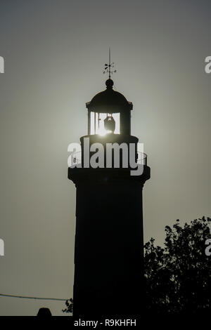 Silhouette der Leuchtturm in der Stadt von Alexandroupoli, Ostmakedonien und Thrakien, Griechenland Stockfoto