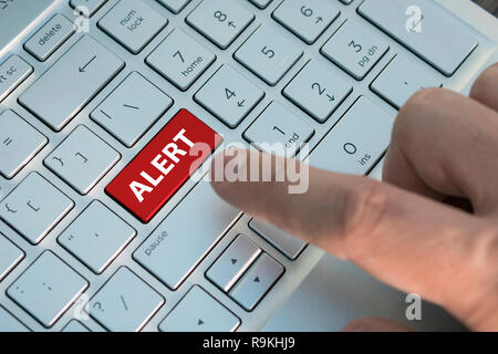 Alert Wort auf die rote Schaltfläche Tastatur. Angst, Sorge, Unbehagen, Unruhe Unruhe Unruhe Stockfoto