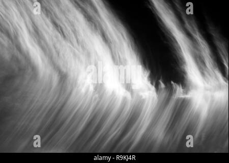 Cirrus Wolken breiteten sich über Sky erstellen Vogel Flügel, tierischen Formen Stockfoto