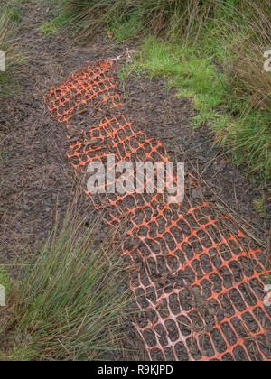 Kunststoffgitter Zaun auf Rasen Stockfoto, Bild: 10316793 - Alamy