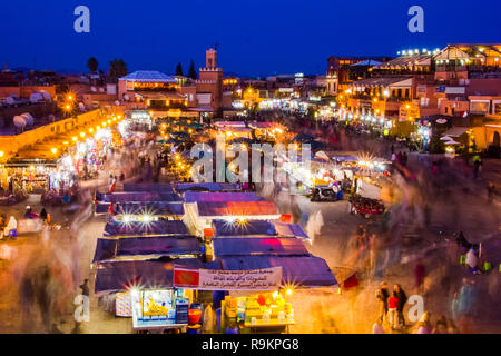 Nacht Markt der Jamaa El Fna Platz, Djemaa El Fnaa, Quadrat und Marktplatz in Marrakesch Medina, Marokko in Afrika Stockfoto