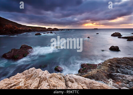 Pacific coast bei Sonnenuntergang, Kalifornien, USA Stockfoto