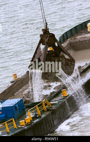 Baggerarbeiten. Hafen von Helsinki Finnland Stockfoto