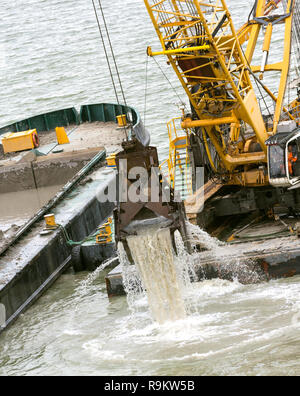 Baggerarbeiten. Hafen von Helsinki Finnland Stockfoto