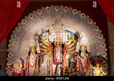 Sarita Vihar Sarbojanin Puja Samiti, New Delhi, Indien, DT-16 Oct 2018. Eine Ansicht von Durga Puja Pandal Idiol In Stockfoto