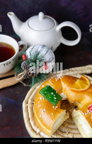 Roscón de Reyes. Spanisch Epiphanie essen Feier Stockfoto