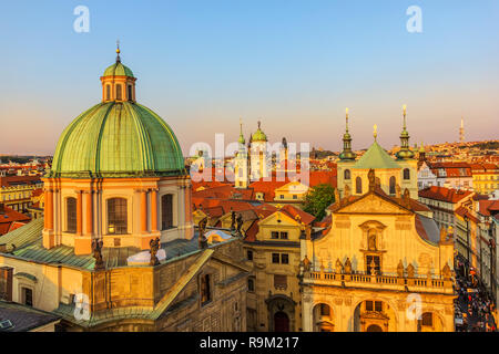 St. Salvator Kirche und der Hl. Franz von Assisi Kirche Kuppeln, Prag Stockfoto
