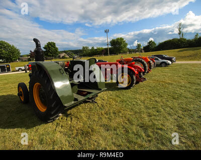 Hamburg, Deutschland - Juli 23, 2012: antike Traktor zeigen Ausstellung. Vintage Modellen der Traktoren. Ausstellung von antiken Traktoren. Traktor zeigen, Agreecult Stockfoto