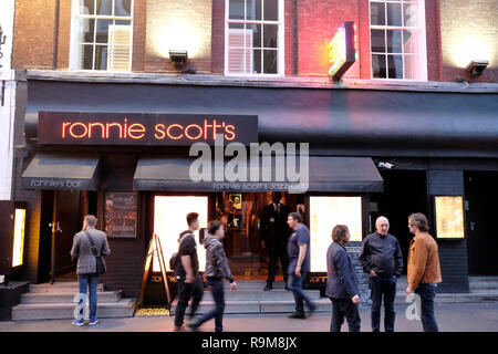 Eine allgemeine Ansicht von Ronnie Scott's Jazz Club in Soho, London Stockfoto