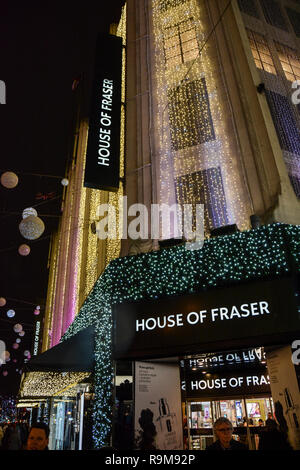 House of Fraser auf dem Londoner Oxford Street - Londoner Einkauf für die Last Minute Schnäppchen vor Weihnachten Stockfoto