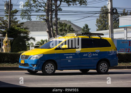 Chiangmai, Thailand - 21. Dezember 2018: das Taxi in die Stadt Chiang Mai, Toyota Innova Service in der Stadt. Foto an der Straße Nr. 1001 etwa 8 km von der Innenstadt von Chiangmai, Stockfoto