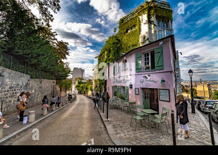 La Maison Rose Restaurant in der Rue de l'Abreuvoir, Montmartre auch als das Rosa Haus von Paris, einen wundervollen malerischen rosa angemalt bekannte Gebäude Stockfoto