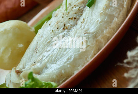 Lutefisk, traditionelles Gericht von einigen nordischen Ländern, norwegische Küche, Traditionelle verschiedene Gerichte, Ansicht von oben. Stockfoto