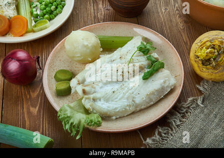 Lutefisk, traditionelles Gericht von einigen nordischen Ländern, norwegische Küche, Traditionelle verschiedene Gerichte, Ansicht von oben. Stockfoto