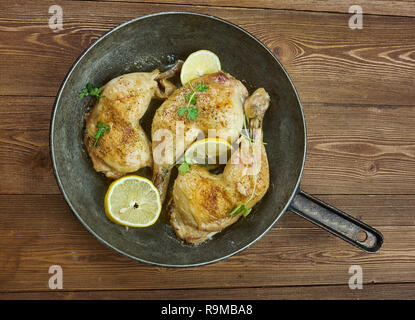 Brathähnchen mit Sumach, Za'atar und Zitrone, traditionelle palästinensische Dish Stockfoto