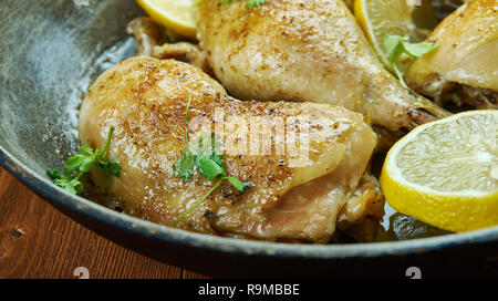 Brathähnchen mit Sumach, Za'atar und Zitrone, traditionelle palästinensische Dish Stockfoto