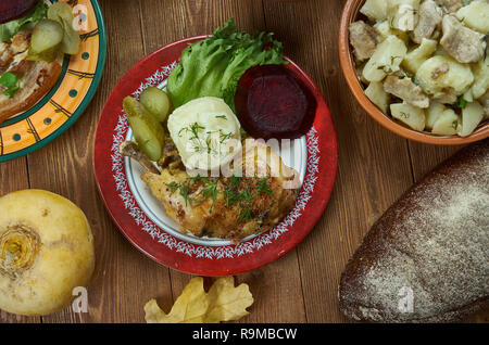 Andesteg, Dänische weihnachten Entenbraten, hausgemachte Küche, Traditionelle verschiedene Gerichte, Ansicht von oben. Stockfoto