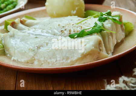 Lutefisk, traditionelles Gericht von einigen nordischen Ländern, norwegische Küche, Traditionelle verschiedene Gerichte, Ansicht von oben. Stockfoto