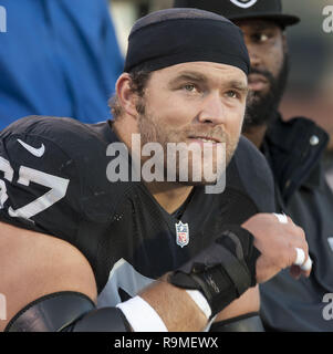 Oakland, Kalifornien, USA. 2. Dez, 2012. Oakland Raiders center Alex Parsons (67) am Sonntag bei O. co Coliseum in Oakland, CA. Das Braun besiegt die Räuber 20-17. Credit: Al Golub/ZUMA Draht/Alamy leben Nachrichten Stockfoto