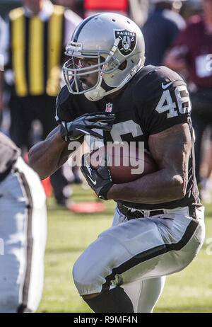 Oakland, Kalifornien, USA. 13 Aug, 2012. Oakland Raiders zurück laufen Lonyae Miller (46) bereit ist, am Montag, 13. August 2012, in Oakland, Kalifornien. Cowboys besiegten die Räuber 3-0 in einem preseason Spiel. Credit: Al Golub/ZUMA Draht/Alamy leben Nachrichten Stockfoto