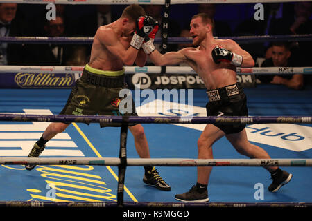 22. Dezember 2018, die O2 Arena, London, England; WBC Silber und WOB Internationale Heavyweight Championship Boxing, Dillian Whyte gegen Dereck Chisora; Undercard kämpfen zeigt Ryan Walsh in Aktion gegen Reece Bellotti Stockfoto