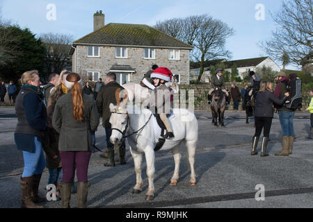 Madron, in der Nähe von Penzance, Cornwall, UK. 26. Dezember 2018. Eine junge Reiter schließt sich mit der westlichen Jagd auf ihrer jährlichen Boxing Day Hunt von madron. Foto: Simon Maycock/Alamy leben Nachrichten Stockfoto