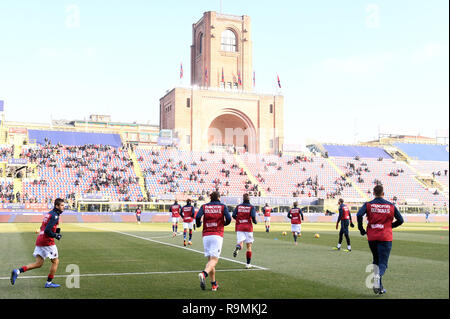 Bologna, Italien. 26. Dezember, 2018. Foto Massimo Paolone/LaPresse 26 dicembre 2018 Bologna, Italia sport calcio Bologna vs Lazio - Campionato di calcio Serie A TIM" 2018/2019 - Stadio Renato Dall'Ara" Nella Foto: riscaldamento Bologna Foto Massimo Paolone/LaPresse Dezember 26, 2018 Bologna, Italien Sport Fussball Bologna vs Lazio - Italienische Fußball-Liga einen TIM 2018/2019 - "Renato Dall'Ara" Stadium. Credit: LaPresse/Alamy leben Nachrichten Stockfoto