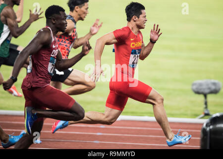 Peking, China. 26 Aug, 2018. Datei Foto am 12.08.26, 2018 zeigt Su Bingtian (1. R) der Volksrepublik China während der Männer 100 m-Finale von Athletik an den Asian Games 2018 in Jakarta, Indonesien konkurriert. Su Bingtian getaktet 9,91 Sekunden in Madrid am 14. Juni und in Paris am 30. Juni, zweimal entsprach der 100 m asiatischen Rekord. Credit: Wu Zhuang/Xinhua/Alamy leben Nachrichten Stockfoto