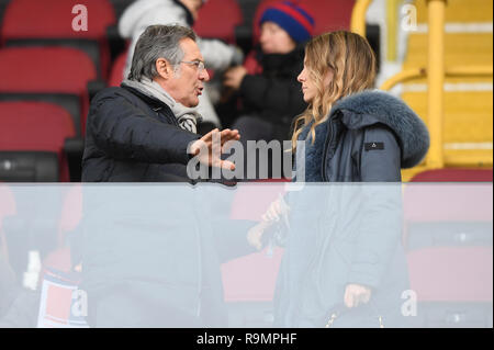 Foto Massimo Paolone/LaPresse 26 dicembre 2018 Bologna, Italia sport calcio Bologna vs Lazio - Campionato di calcio Serie A TIM" 2018/2019 - Stadio Renato Dall'Ara" Nella Foto: Giancarlo Inzaghi e Angela Robusti Foto Massimo Paolone/LaPresse Dezember 26, 2018 Bologna, Italien Sport Fussball Bologna vs Lazio - Italienische Fußball-Liga einen TIM 2018/2019 - "Renato Dall'Ara" Stadium. In der Pic: Giancarlo Inzaghi und Angela Robusti Stockfoto