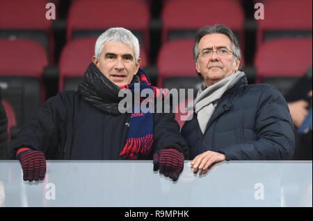 Foto Massimo Paolone/LaPresse 26 dicembre 2018 Bologna, Italia sport calcio Bologna vs Lazio - Campionato di calcio Serie A TIM" 2018/2019 - Stadio Renato Dall'Ara" Nella Foto: Giancarlo Inzaghi e Pier Ferdinando Casini Foto Massimo Paolone/LaPresse Dezember 26, 2018 Bologna, Italien Sport Fussball Bologna vs Lazio - Italienische Fußball-Liga einen TIM 2018/2019 - "Renato Dall'Ara" Stadium. In der Pic: Giancarlo Inzaghi und Pier Ferdinando Casini Stockfoto