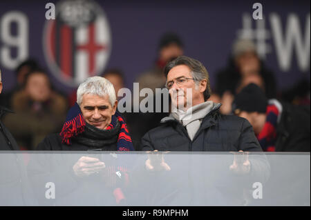 Foto Massimo Paolone/LaPresse 26 dicembre 2018 Bologna, Italia sport calcio Bologna vs Lazio - Campionato di calcio Serie A TIM" 2018/2019 - Stadio Renato Dall'Ara" Nella Foto: Giancarlo Inzaghi e Pier Ferdinando Casini Foto Massimo Paolone/LaPresse Dezember 26, 2018 Bologna, Italien Sport Fussball Bologna vs Lazio - Italienische Fußball-Liga einen TIM 2018/2019 - "Renato Dall'Ara" Stadium. In der Pic: Giancarlo Inzaghi und Pier Ferdinando Casini Stockfoto