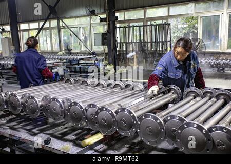 Chongqing, China. 26 Dez, 2018. Der Qijiang Industrial Park im Südwesten Chinas Chongqing. Credit: SIPA Asien/ZUMA Draht/Alamy leben Nachrichten Stockfoto