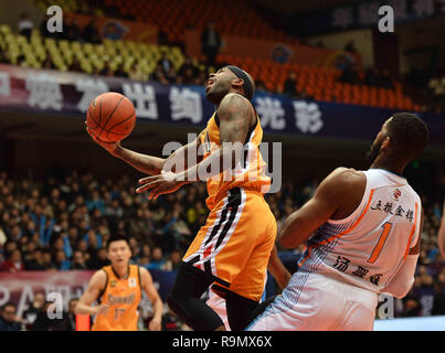 Chengdu Chengdu, China. 27 Dez, 2018. Chengdu, China - Sichuan Basketball Team Niederlagen Shanxi Team 2018/19 103-95 an CBA in Chengdu, Southwest ChinaÃ¢â'¬â"¢s Provinz Sichuan. Credit: SIPA Asien/ZUMA Draht/Alamy leben Nachrichten Stockfoto