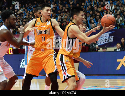 Chengdu Chengdu, China. 27 Dez, 2018. Chengdu, China - Sichuan Basketball Team Niederlagen Shanxi Team 2018/19 103-95 an CBA in Chengdu, Southwest ChinaÃ¢â'¬â"¢s Provinz Sichuan. Credit: SIPA Asien/ZUMA Draht/Alamy leben Nachrichten Stockfoto