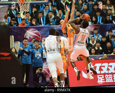 Chengdu Chengdu, China. 27 Dez, 2018. Chengdu, China - Sichuan Basketball Team Niederlagen Shanxi Team 2018/19 103-95 an CBA in Chengdu, Southwest ChinaÃ¢â'¬â"¢s Provinz Sichuan. Credit: SIPA Asien/ZUMA Draht/Alamy leben Nachrichten Stockfoto