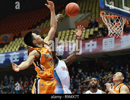 Chengdu Chengdu, China. 27 Dez, 2018. Chengdu, China - Sichuan Basketball Team Niederlagen Shanxi Team 2018/19 103-95 an CBA in Chengdu, Southwest ChinaÃ¢â'¬â"¢s Provinz Sichuan. Credit: SIPA Asien/ZUMA Draht/Alamy leben Nachrichten Stockfoto