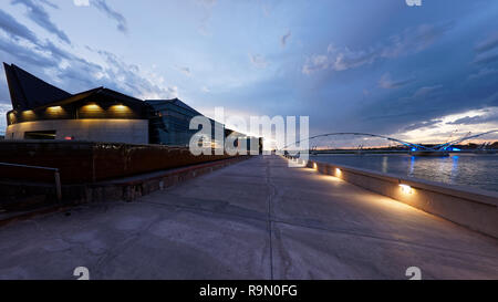 Tempe Town Lake in der Dämmerung Stockfoto