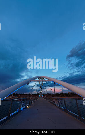 Tempe Town Lake in der Dämmerung Stockfoto