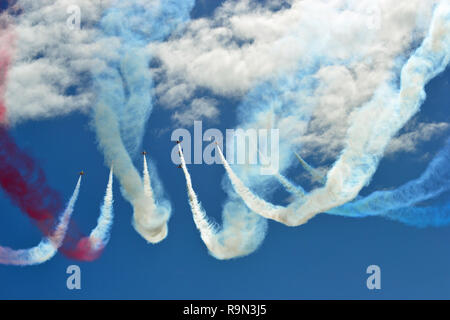 Die roten Pfeile im Flug in Eastbourne Airbourne Air Show, East Sussex, England, Großbritannien Stockfoto